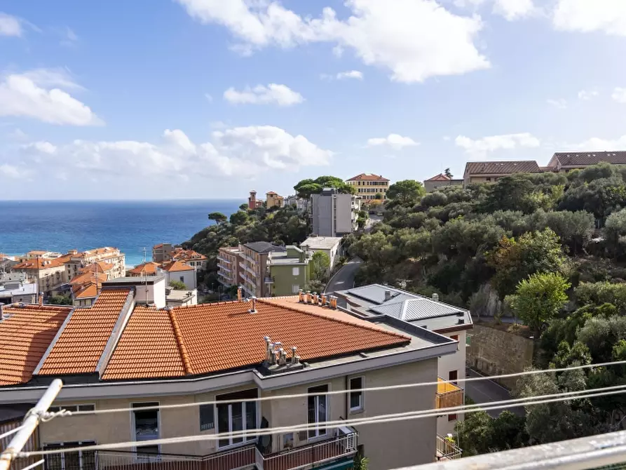 Immagine 2 di Appartamento in vendita  a Celle Ligure