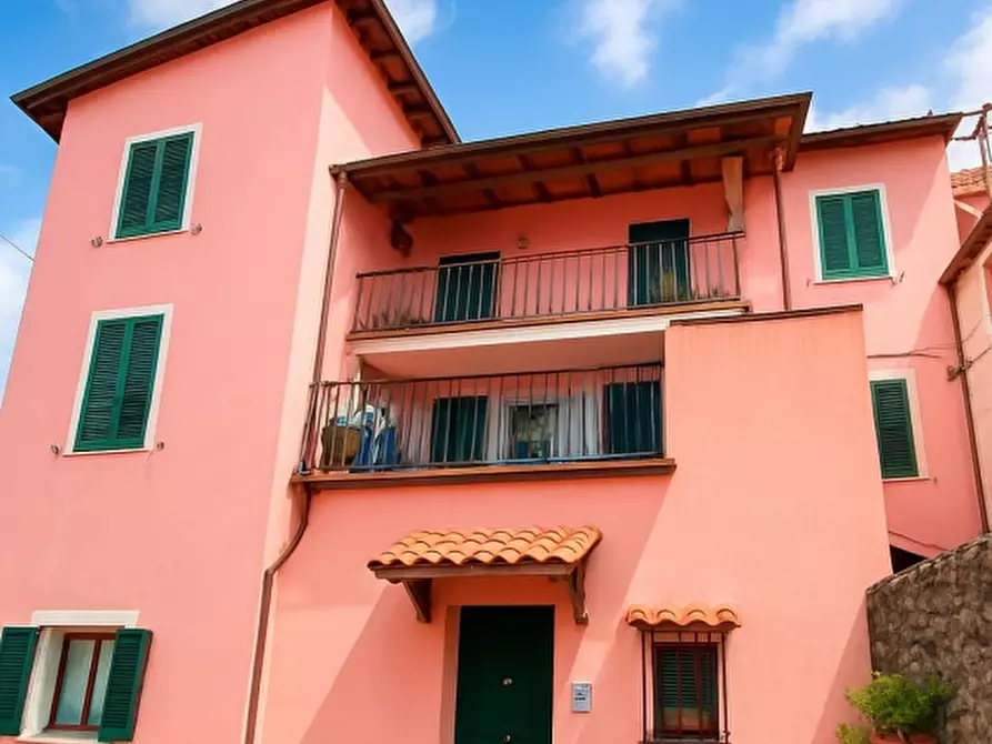 Immagine 2 di Appartamento in vendita  a Celle Ligure