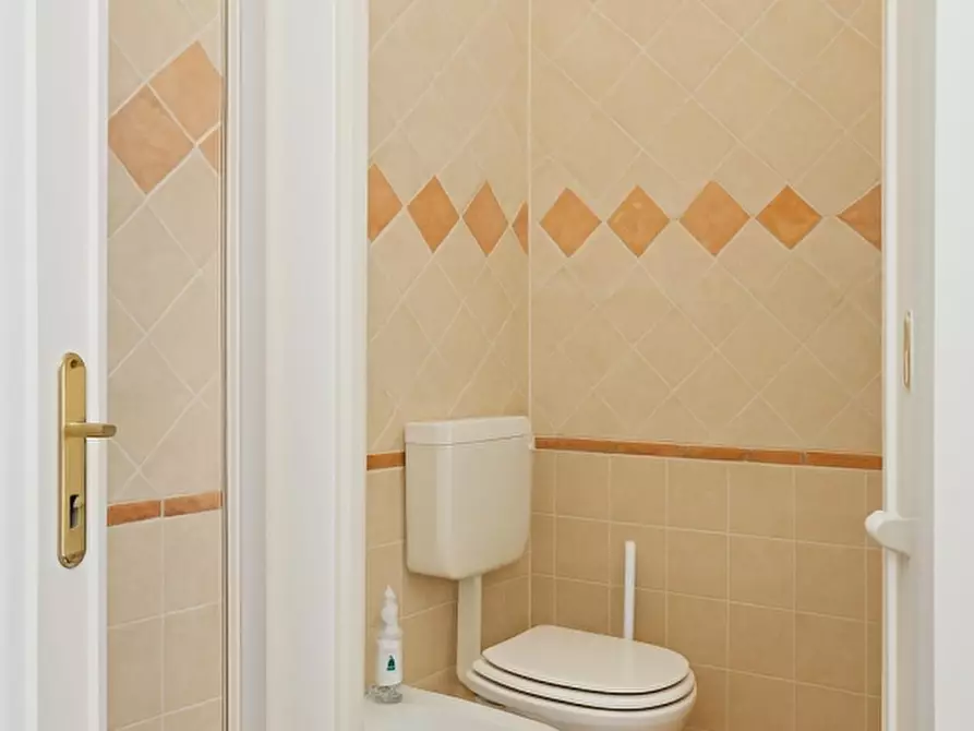 Immagine 14 di Appartamento in vendita  a Varazze