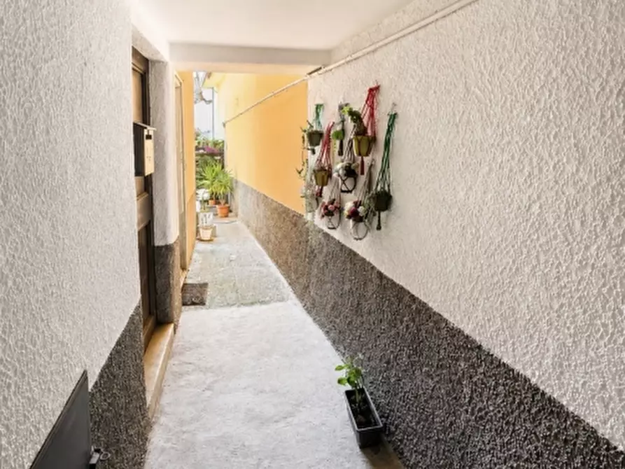 Immagine 2 di Appartamento in vendita  a Celle Ligure