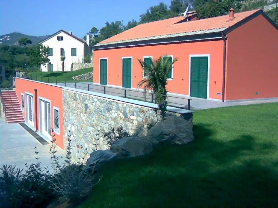 Immagine 2 di Villa in vendita  a Spotorno