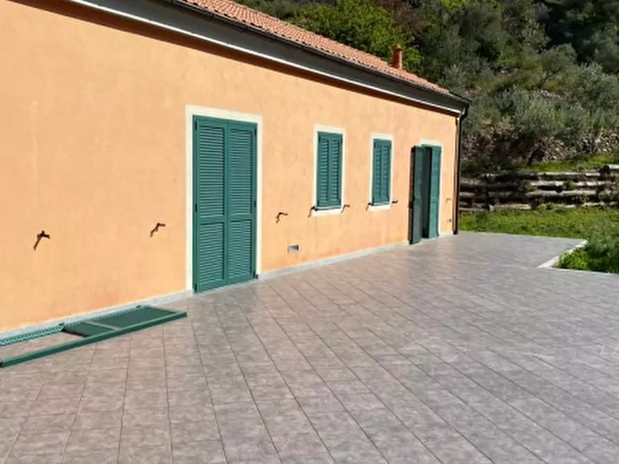 Immagine 7 di Villa in vendita  a Spotorno