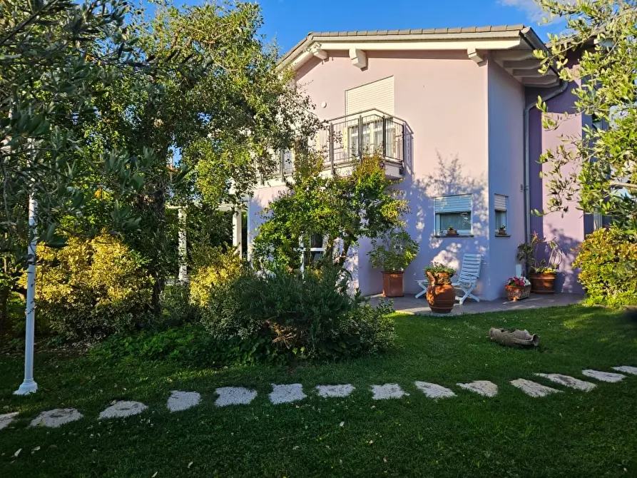 Immagine 1 di Villa in vendita  in via belvedere a Rosignano Marittimo