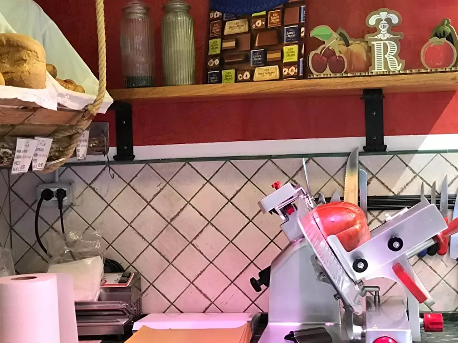 Immagine 1 di Attività commerciale in vendita  in Saan Vincenzo a San Vincenzo