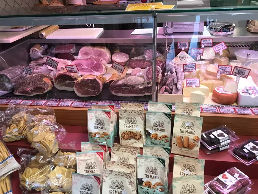 Immagine 13 di Attività commerciale in vendita  in Saan Vincenzo a San Vincenzo