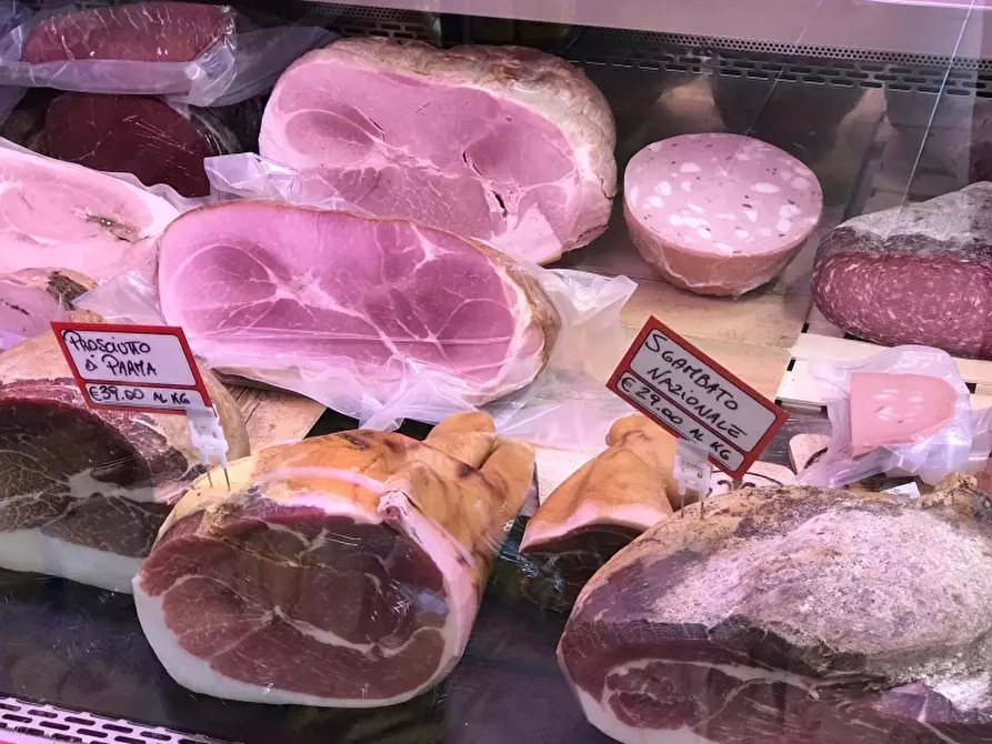 Immagine 4 di Attività commerciale in vendita  in Saan Vincenzo a San Vincenzo