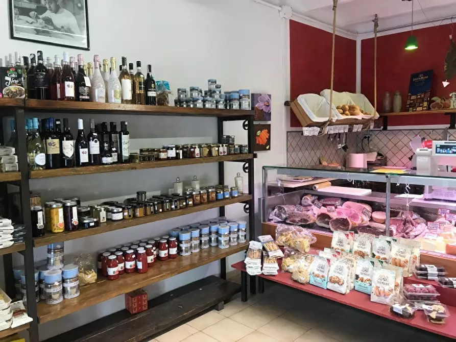 Immagine 8 di Attività commerciale in vendita  in Saan Vincenzo a San Vincenzo