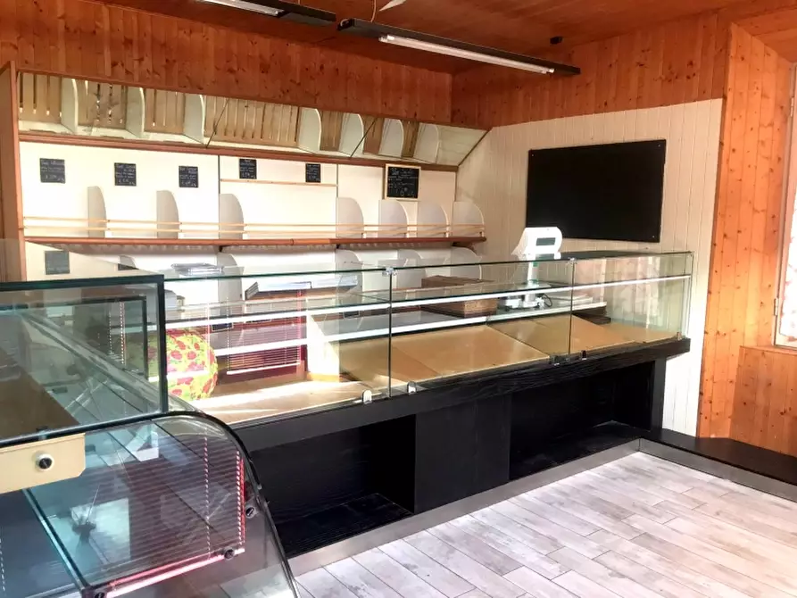 Immagine 3 di Attività commerciale in vendita  in via grosseto a San Vincenzo