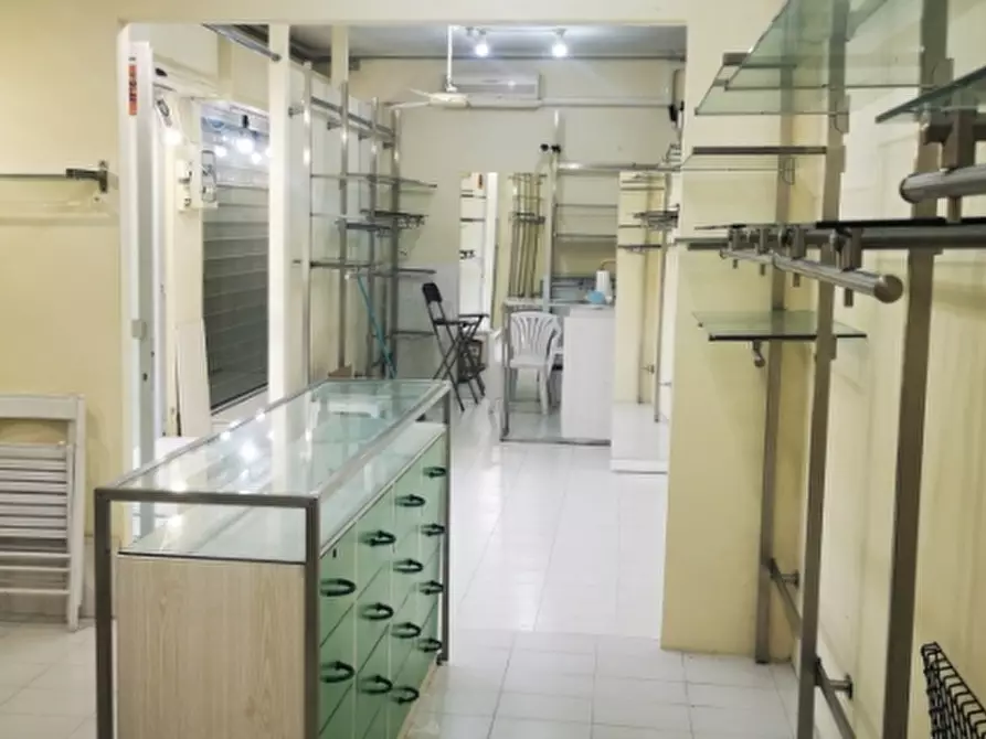 Immagine 1 di Locale commerciale in vendita  in Via Marconi a Rosignano Marittimo