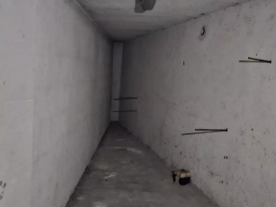 Immagine 4 di Magazzino in vendita  a Desenzano Del Garda