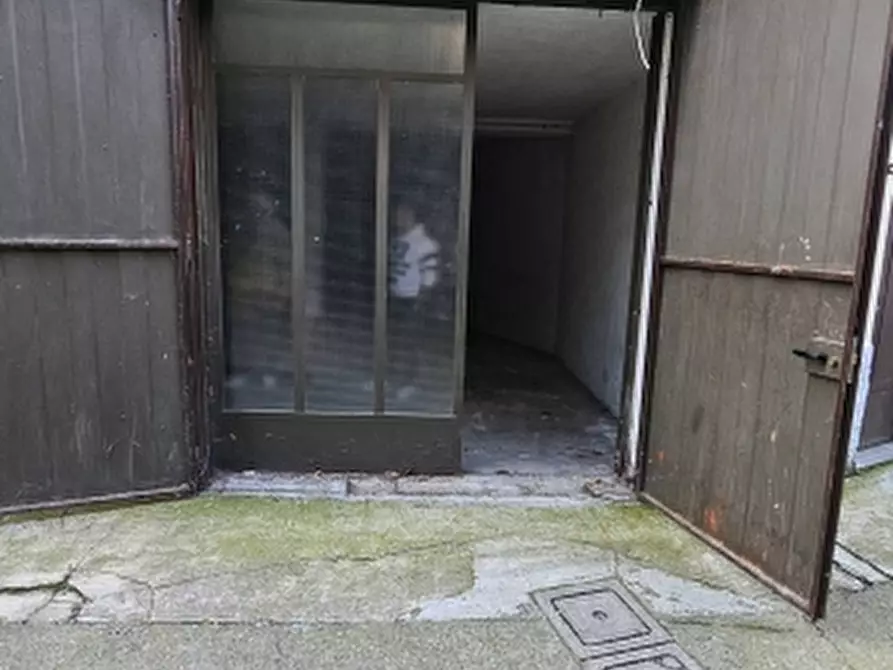 Immagine 3 di Magazzino in vendita  a Desenzano Del Garda