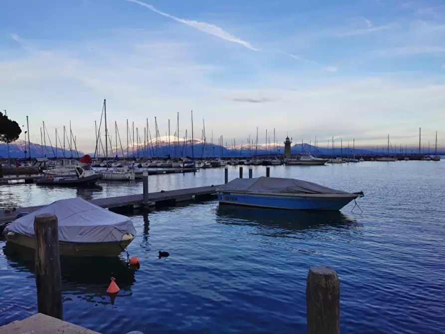 Immagine 1 di Appartamento in vendita  a Desenzano Del Garda