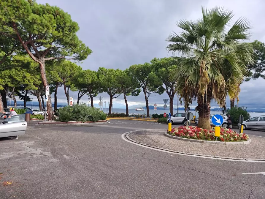 Immagine 3 di Appartamento in vendita  a Desenzano Del Garda