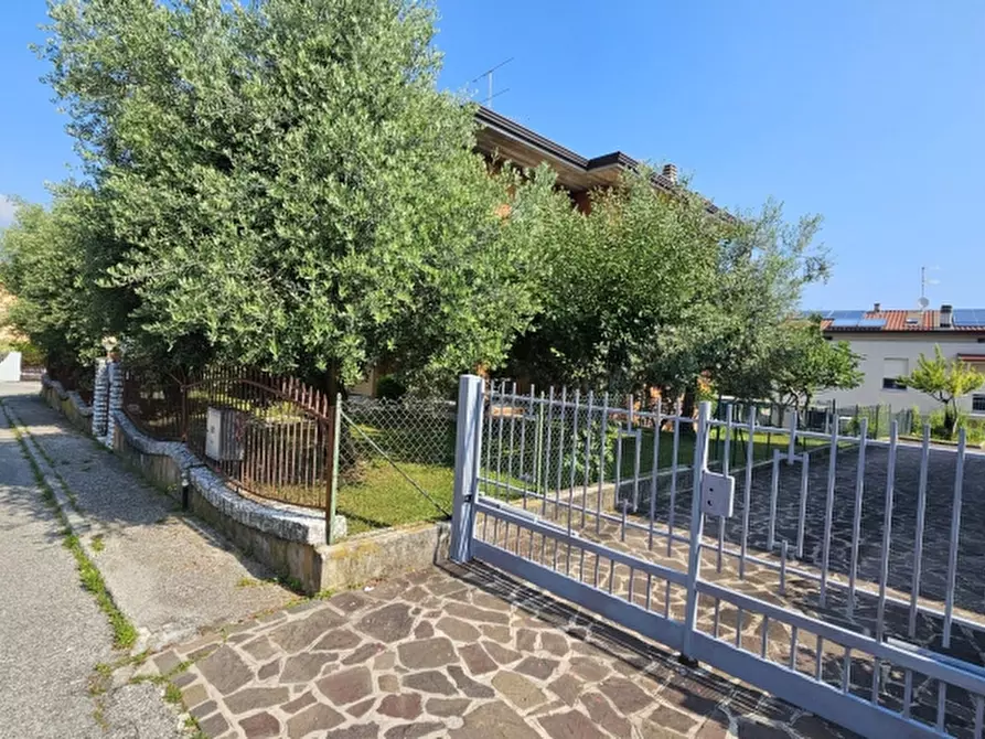 Immagine 4 di Villa in vendita  in via Sarca 1 a Desenzano Del Garda