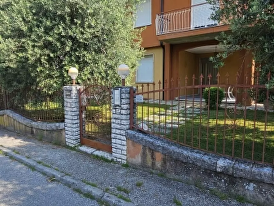Immagine 3 di Villa in vendita  in via Sarca 1 a Desenzano Del Garda