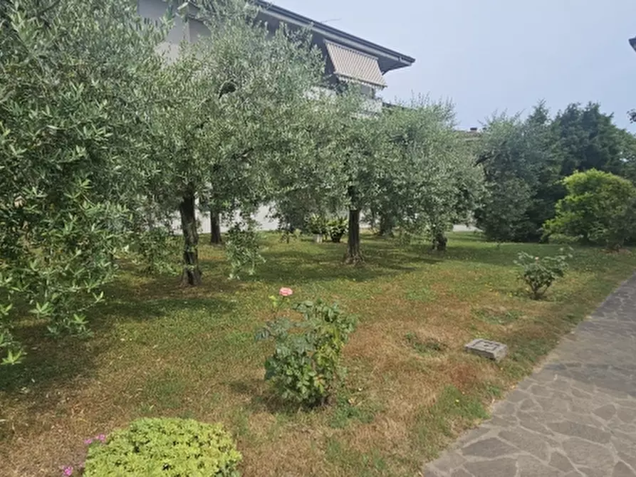 Immagine 27 di Appartamento in vendita  a Desenzano Del Garda
