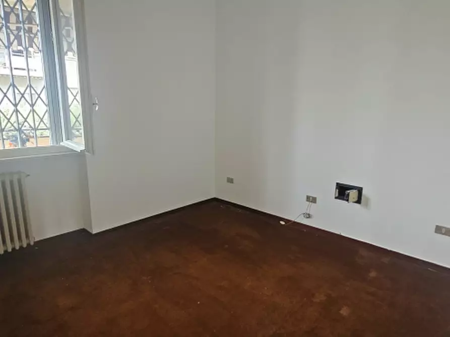 Immagine 17 di Appartamento in vendita  a Desenzano Del Garda