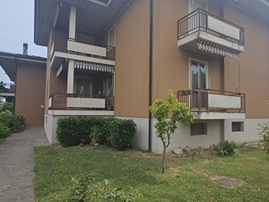 Immagine 1 di Appartamento in vendita  a Desenzano Del Garda