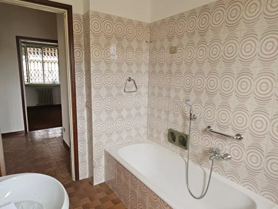 Immagine 12 di Appartamento in vendita  a Desenzano Del Garda