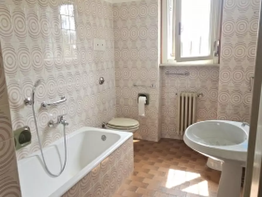 Immagine 11 di Appartamento in vendita  a Desenzano Del Garda