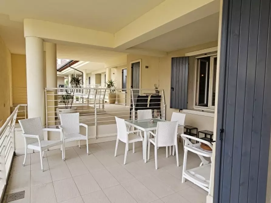 Immagine 18 di Appartamento in affitto  a Sirmione