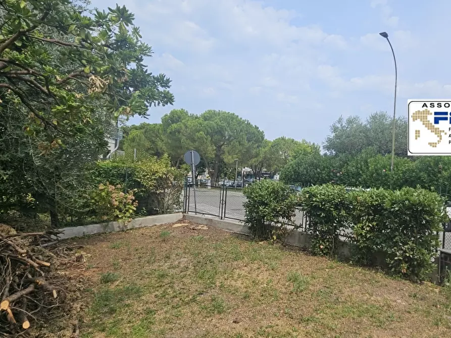 Immagine 3 di Villa in vendita  in Via Bonvicino a Desenzano Del Garda