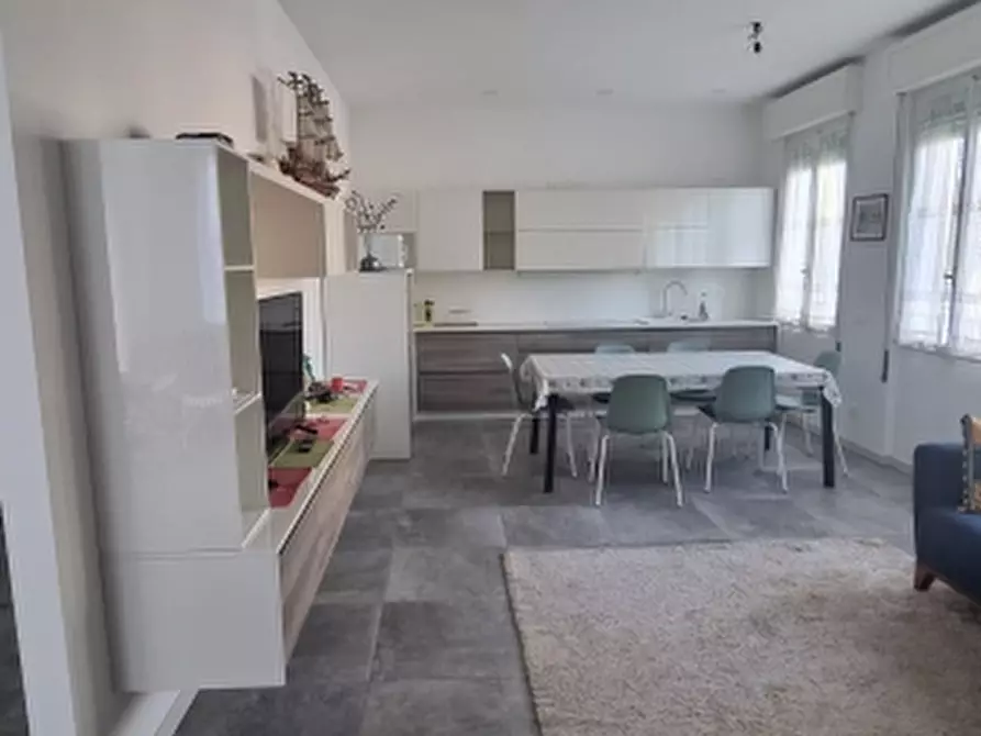 Immagine 7 di Villa in vendita  in Via Bonvicino a Desenzano Del Garda