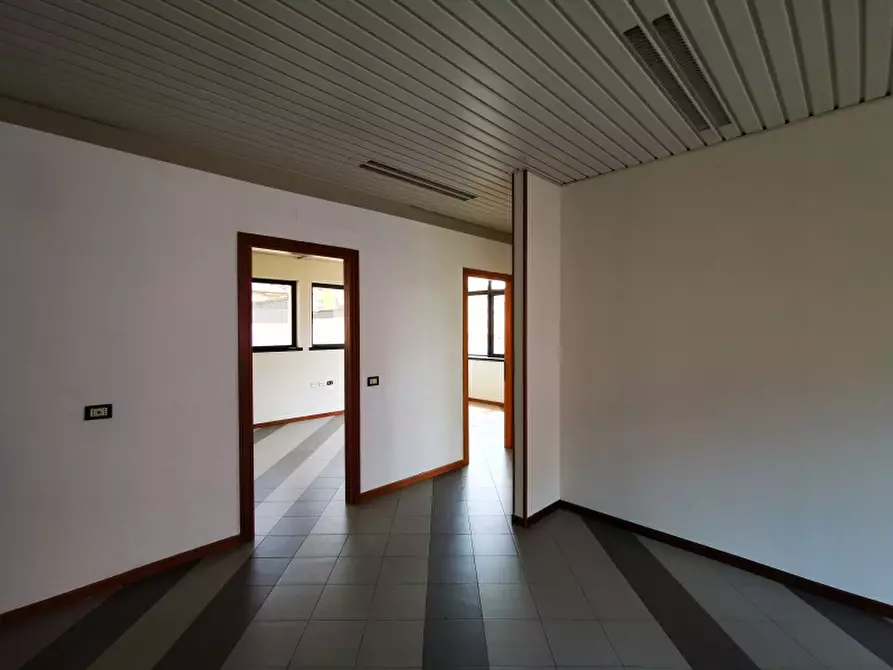 Immagine 3 di Ufficio in affitto  a Desenzano Del Garda