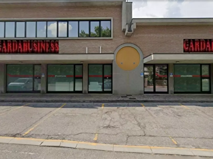 Immagine 3 di Locale commerciale in affitto  a Desenzano Del Garda