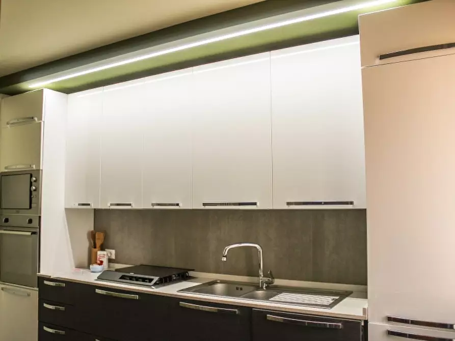 Immagine 5 di Appartamento in vendita  a Desenzano Del Garda