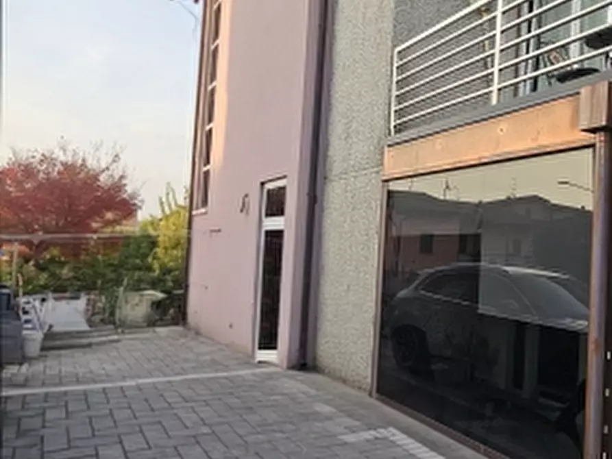 Immagine 12 di Appartamento in vendita  a Desenzano Del Garda