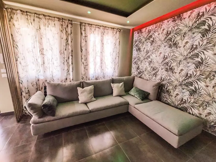 Immagine 1 di Appartamento in vendita  a Desenzano Del Garda