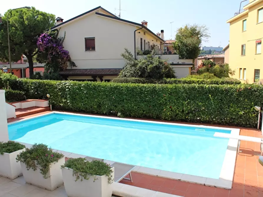 Immagine 11 di Appartamento in vendita  a Desenzano Del Garda