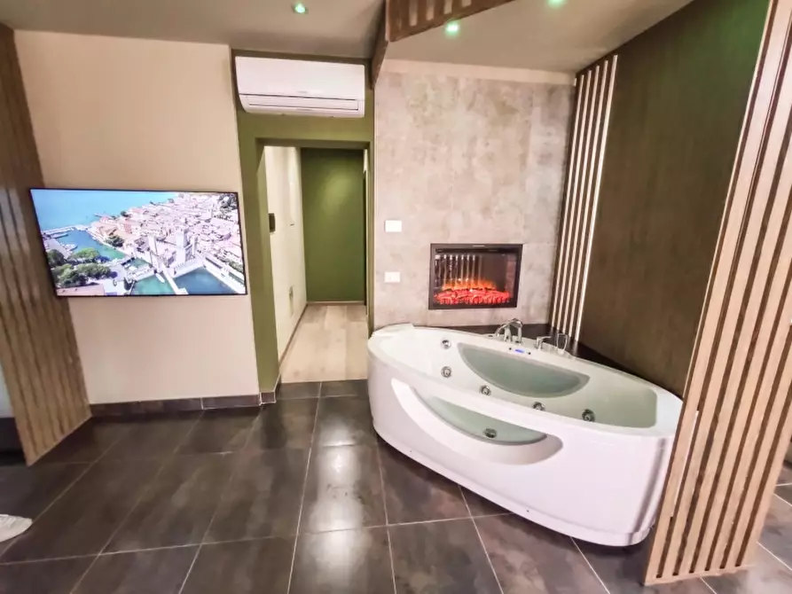 Immagine 9 di Appartamento in vendita  a Desenzano Del Garda