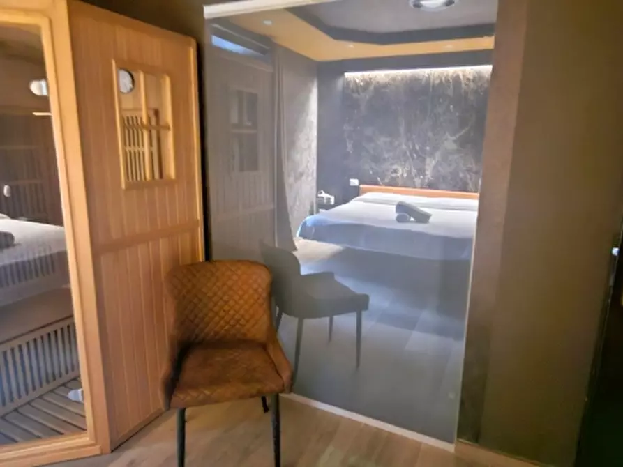 Immagine 10 di Appartamento in vendita  a Desenzano Del Garda