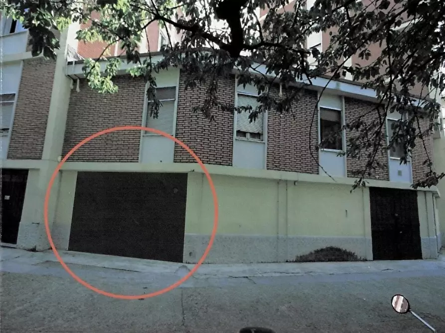 Immagine 3 di Garage in vendita  a Desenzano Del Garda