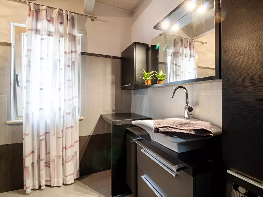 Immagine 14 di Appartamento in vendita  in pastrengo 10 a Desenzano Del Garda