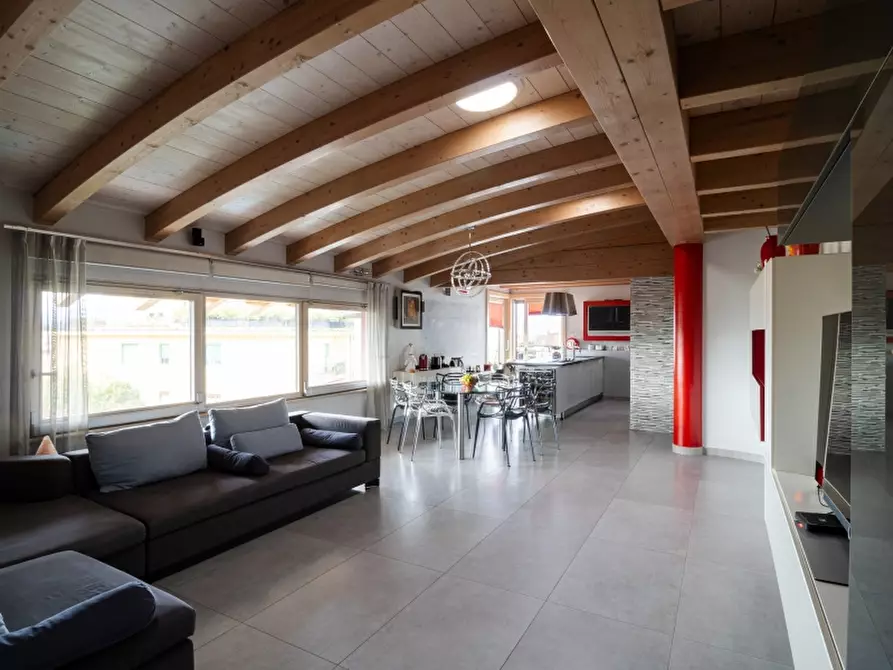 Immagine 7 di Appartamento in vendita  in pastrengo 10 a Desenzano Del Garda