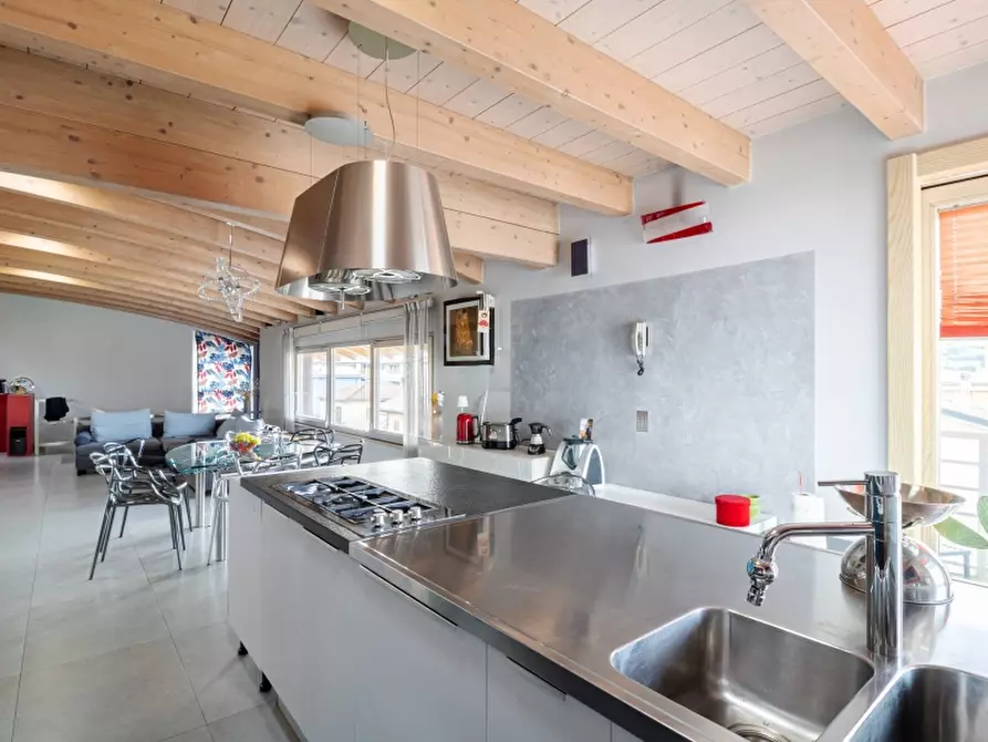 Immagine 2 di Appartamento in vendita  in pastrengo 10 a Desenzano Del Garda