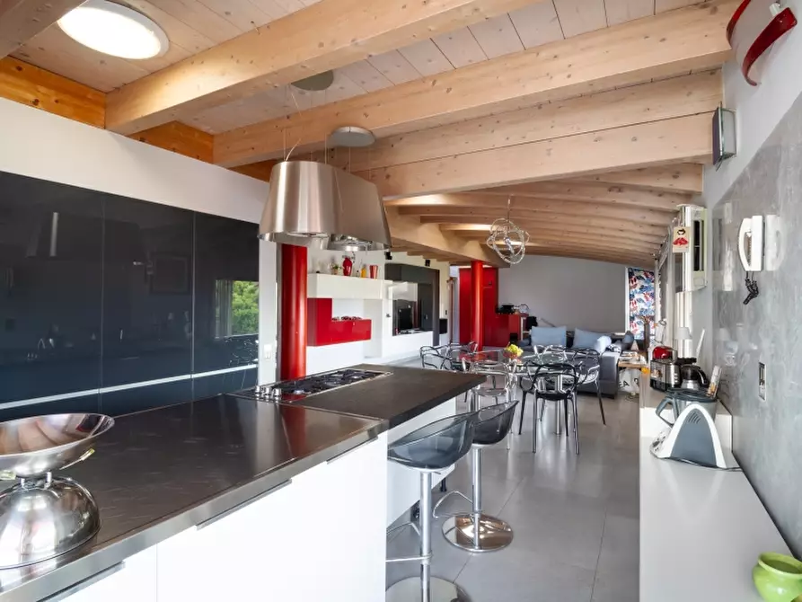 Immagine 1 di Appartamento in vendita  in pastrengo 10 a Desenzano Del Garda