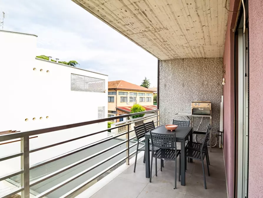 Immagine 4 di Appartamento in vendita  in pastrengo 10 a Desenzano Del Garda
