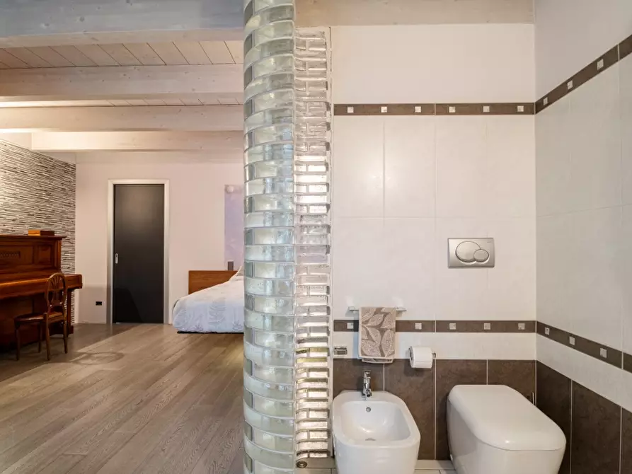 Immagine 11 di Appartamento in vendita  in pastrengo 10 a Desenzano Del Garda