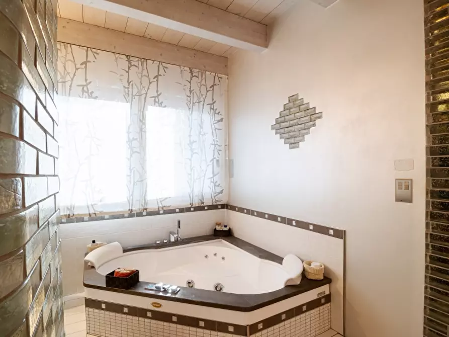 Immagine 12 di Appartamento in vendita  in pastrengo 10 a Desenzano Del Garda