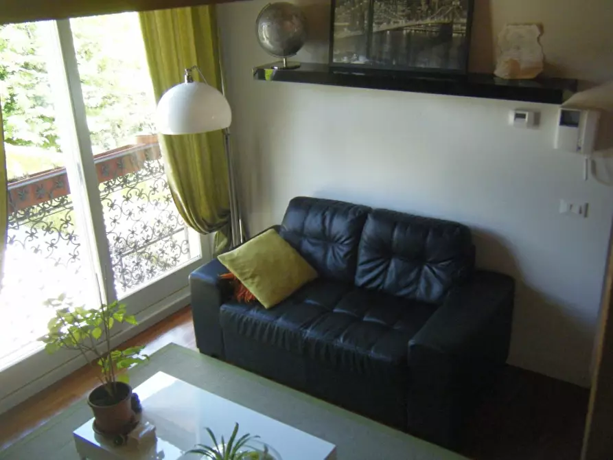 Immagine 5 di Appartamento in vendita  in Via Bonvicino a Desenzano Del Garda