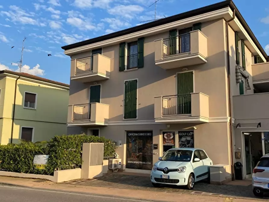 Immagine 11 di Negozio in vendita  in via di vittorio 114 a Desenzano Del Garda