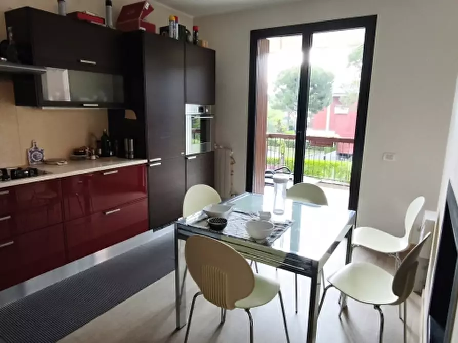 Immagine 10 di Appartamento in vendita  a Desenzano Del Garda