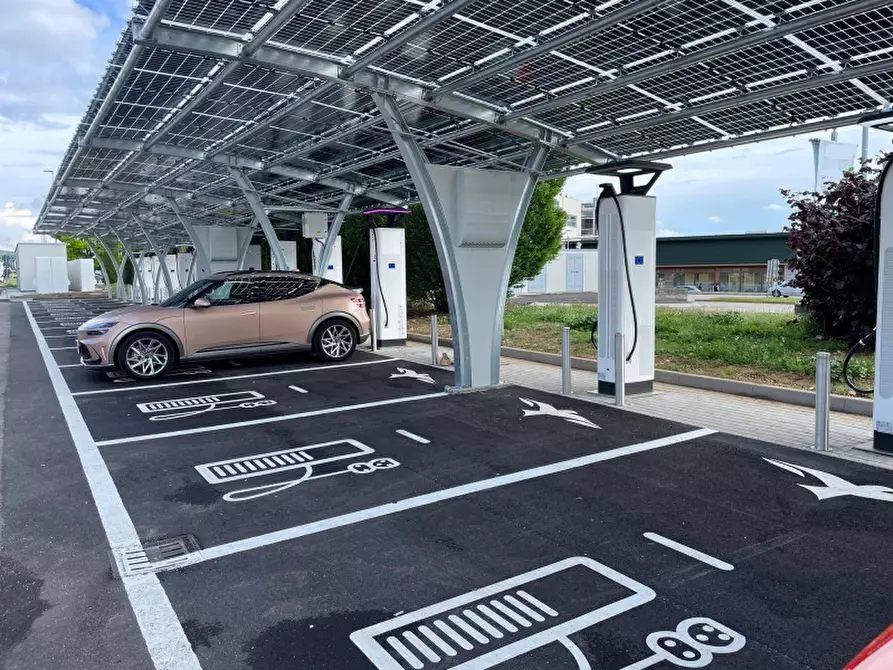 Immagine 2 di Terreno industriale in vendita  a Desenzano Del Garda