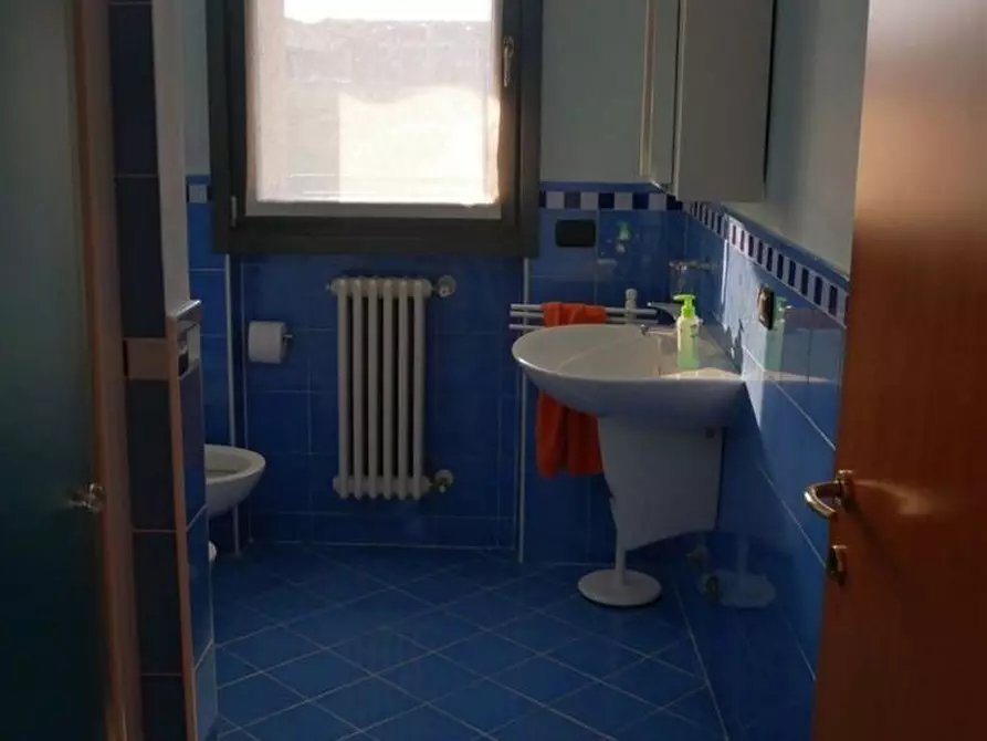 Immagine 5 di Appartamento in vendita  a Desenzano Del Garda