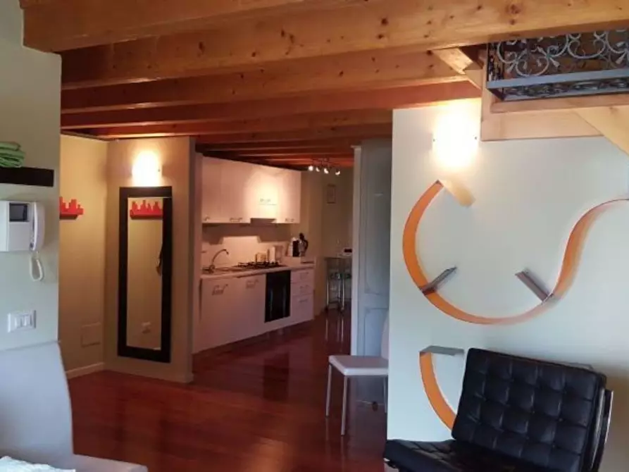 Immagine 2 di Appartamento in vendita  in Via Bonvicino a Desenzano Del Garda