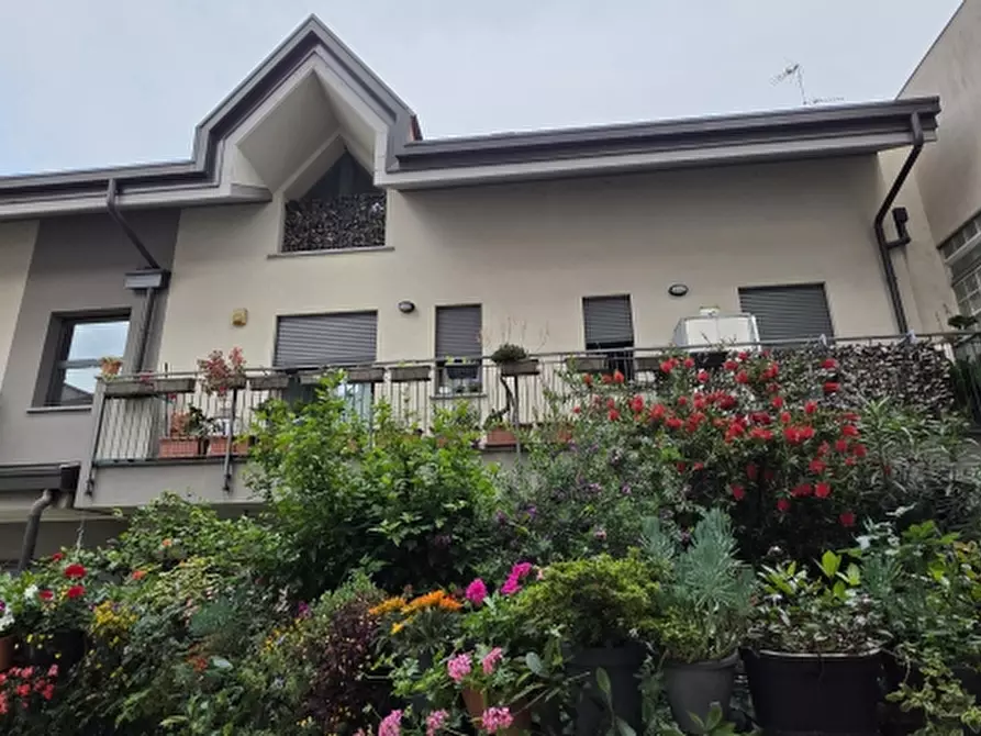 Immagine 1 di Appartamento in vendita  a Varedo